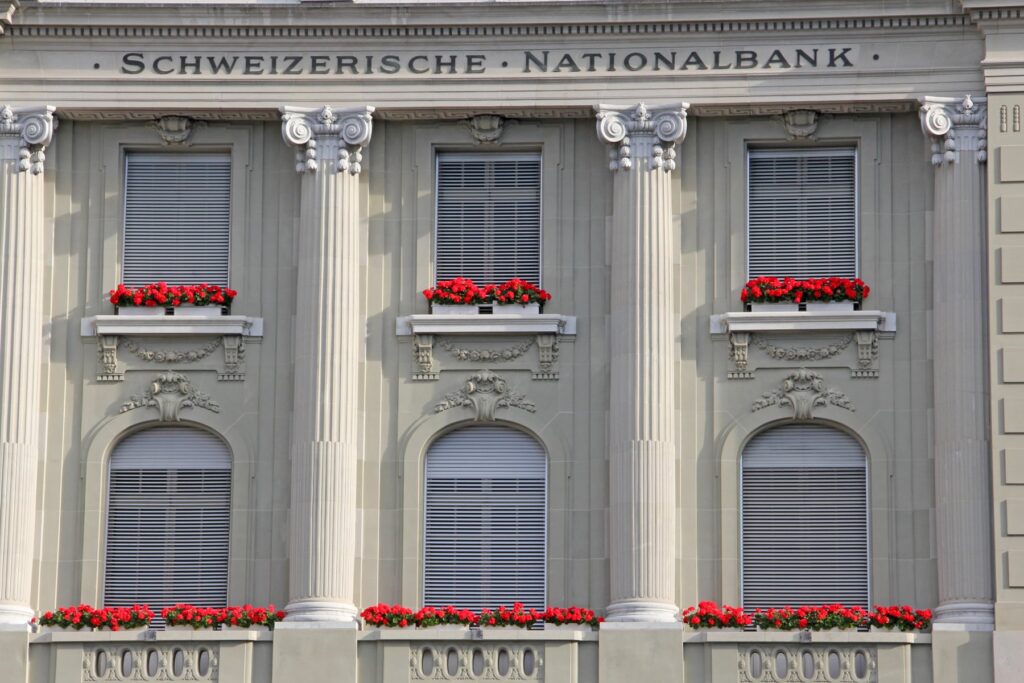 "Bankers' Banks"- The Role of Central Banks in Banking Crises