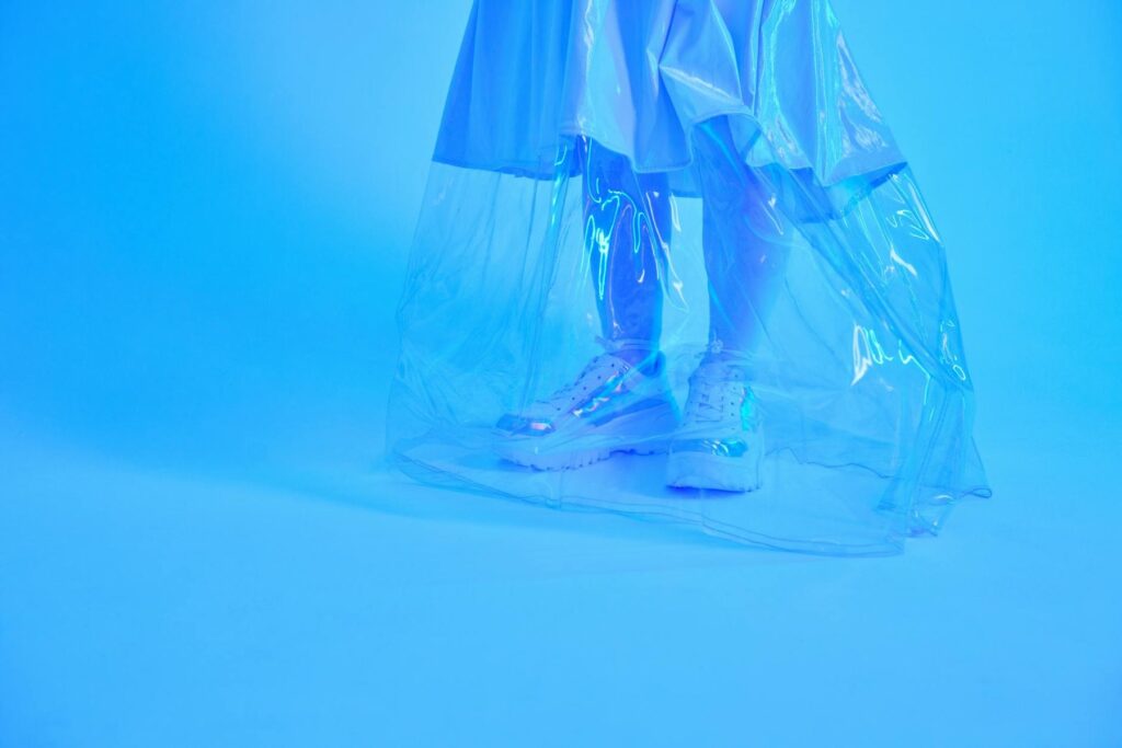 The 'Breathing' Wardrobe: Algae-Based Bio-Sequins and the Death of Microplastics