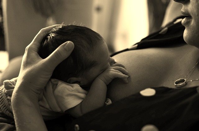 Breastfeeding Baby Schedule: How Often Should You Nurse?