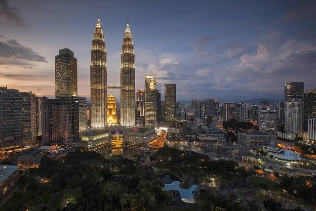 A city skyline at dusk symbolizing the policy challenge of balancing public confidence, tourism, and neighborhood safety.
