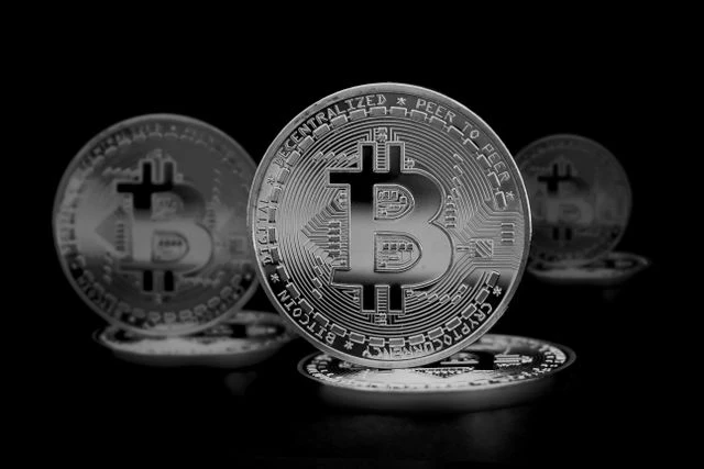 The Legal Frontiers of Cryptocurrency: Regulation, Privacy, and Decentralization