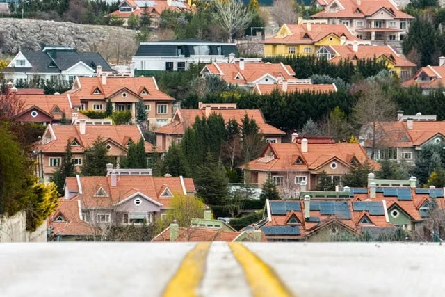 bond yields and equity valuation under rising mortgage rates