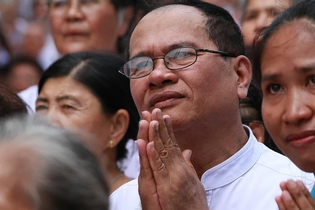 Thailand's Blue Camp Under Siege: How Bhumjaithai and Pheu Thai Are Playing a Two-Sided Game
