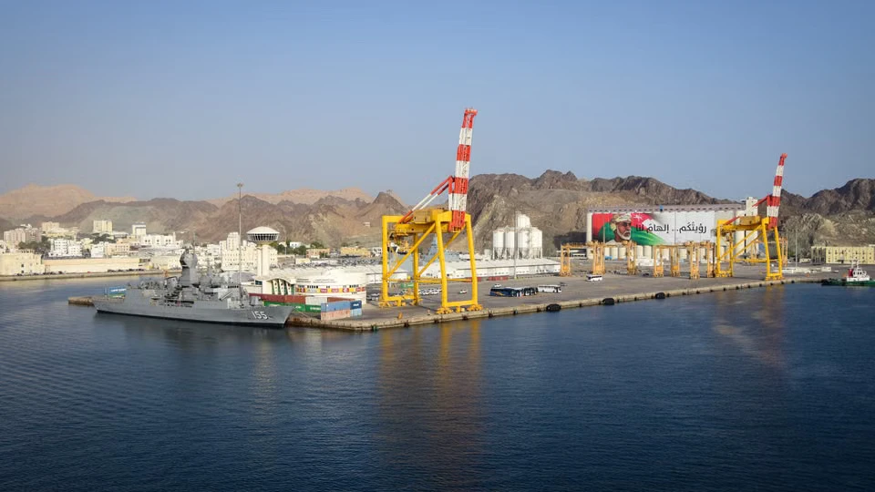 Houthi missile strike Aden presidential palace Yemen conflict